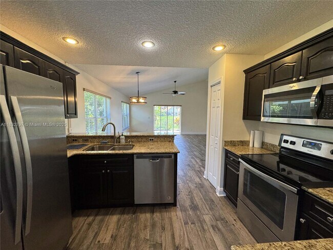 Building Photo - 2823 Lake Park Cir E