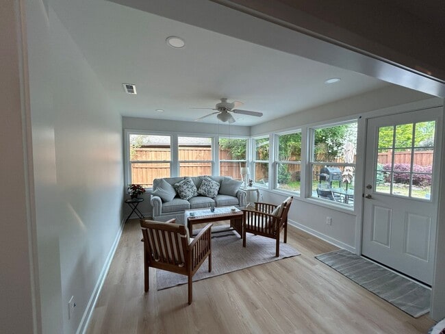 Building Photo - 6-month SUMMER rental within minutes of Wrightsville Beach!