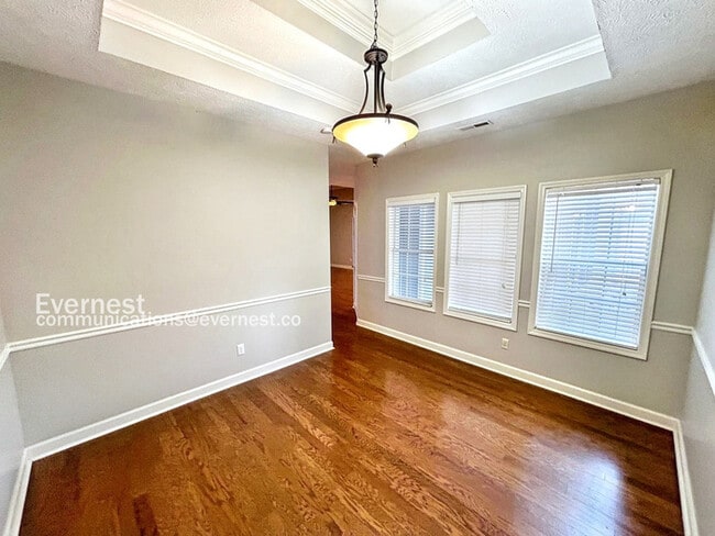 Building Photo - 203 Silver Tail Ln