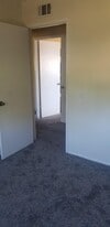 Building Photo - 1505 E Van Bibber Ave