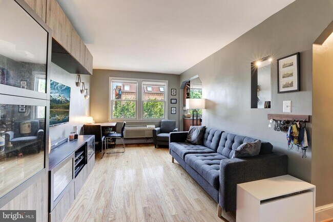 Building Photo - 1363 K St SE