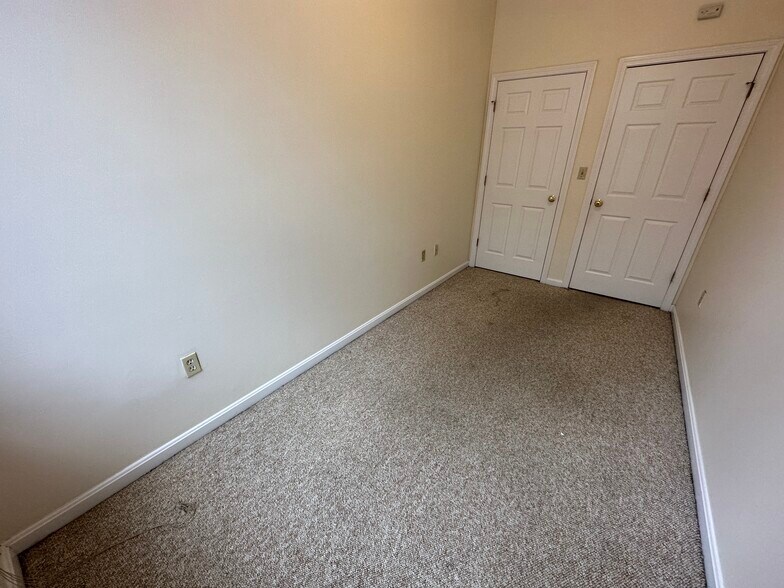 Building Photo - 68 Essex St