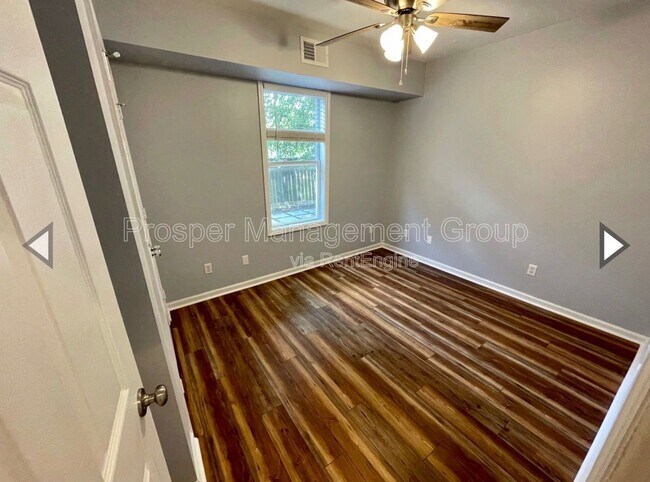 Building Photo - 86 Romney St