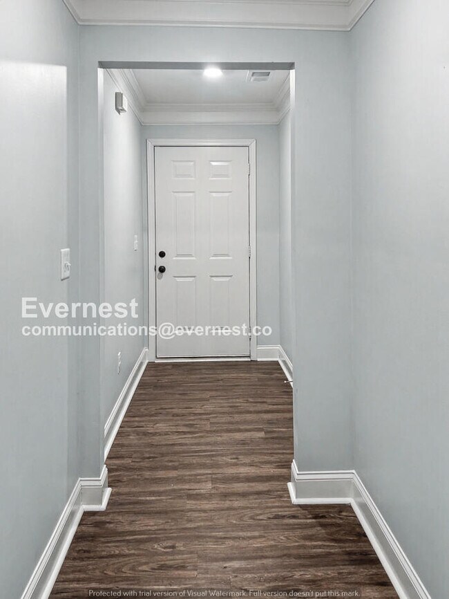 Building Photo - 3 Bed, 2.5 Bath Home with Attached Garage / Pet-Friendly / Available Now!