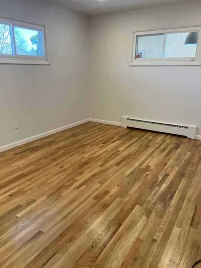 Building Photo - 4 BEDROOM HOME IN SKYWAY!!