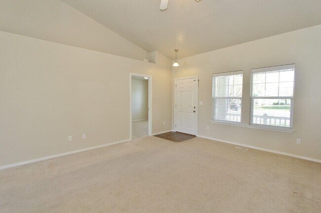 Building Photo - Immaculate Single-Level Home