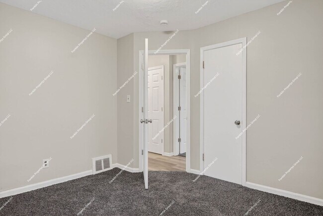 Building Photo - Charming Recently Renovated 3-Bedroom Bungalow in Detroit!