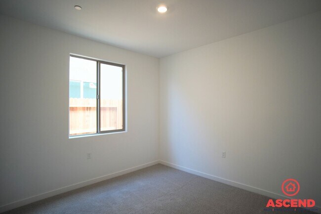 Building Photo - Stunning Home Off of Gosford and McCutchen!