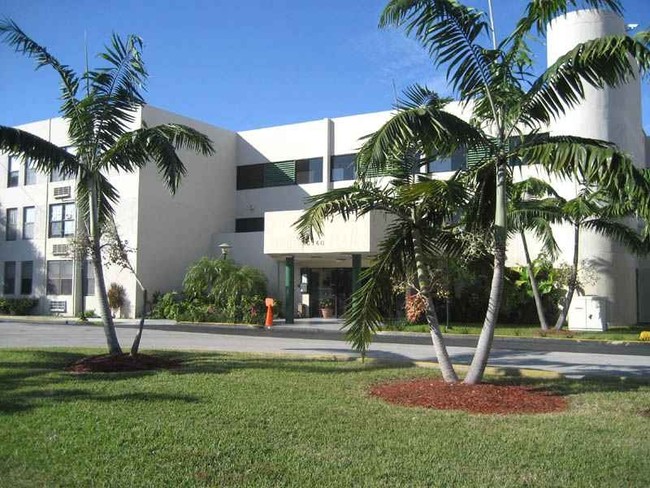 Gibson Plaza - 3160 Mundy St Miami FL 33133 | Apartment Finder