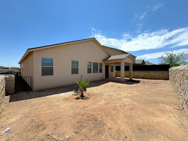 Building Photo - Northeast El Paso 4 Bed Refrig A/C!