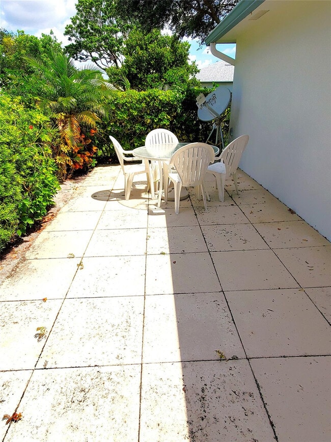 Building Photo - 1152 Circle Dr