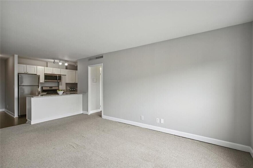 Building Photo - 2285 Peachtree Rd