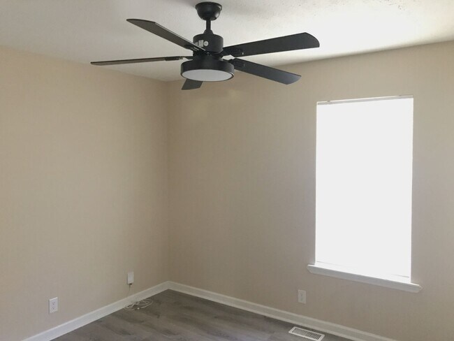 Building Photo - Move-In Ready 3 Bedroom 2 Bath Home in Ant...