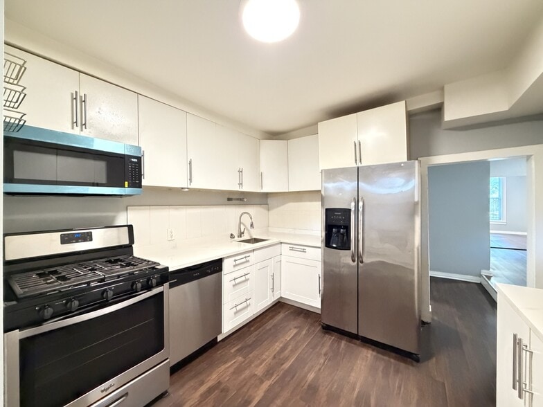 Building Photo - 3503 W Dickens Ave