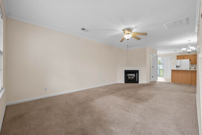 Building Photo - Large 2 Bedroom 2 1/2 Bath Dog Friendly Co...