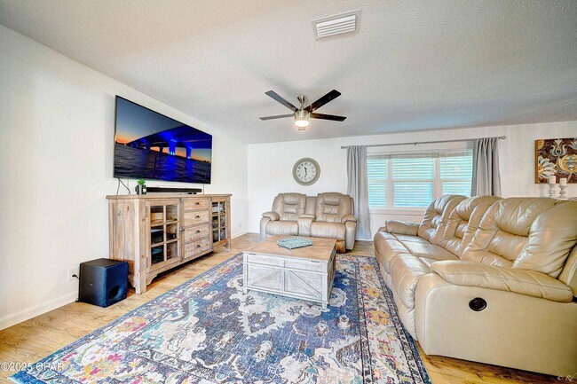 Building Photo - 2615 W 11th St