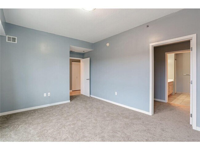 Building Photo - 929 Portland Ave