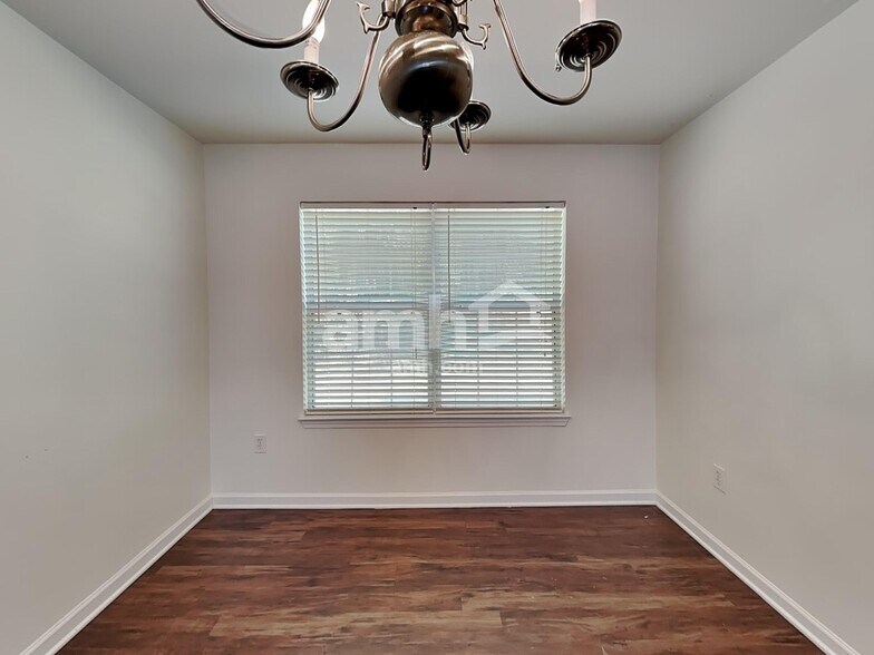 Building Photo - 16 Hawkesbury Rd