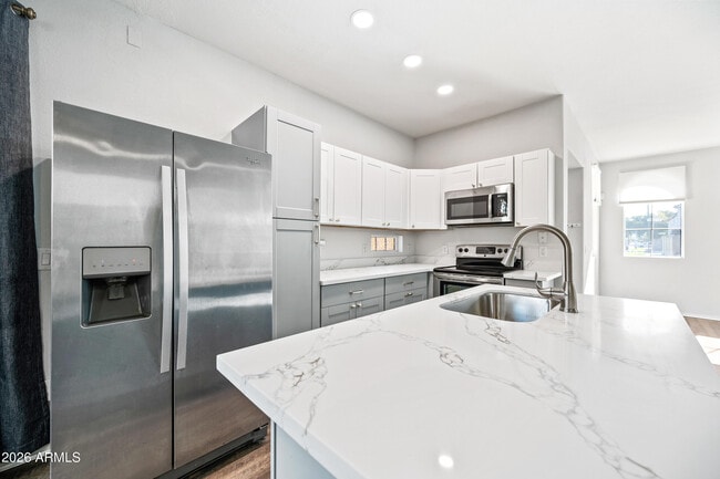 Building Photo - 1516 E Mobile Ln