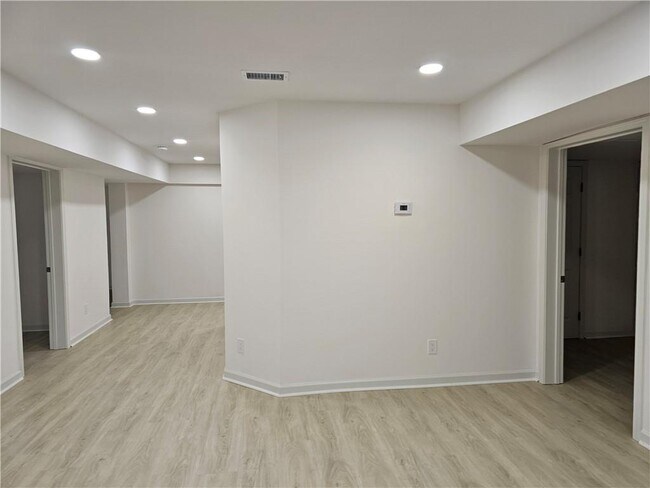Building Photo - 2530 Wellsley Ln