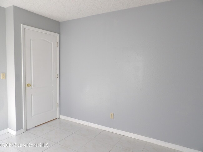 Building Photo - 1006 Locust Ave NW