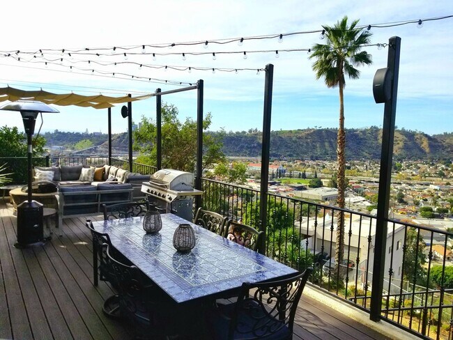 Building Photo - Gorgeous 5 Bed House - Amazing View!