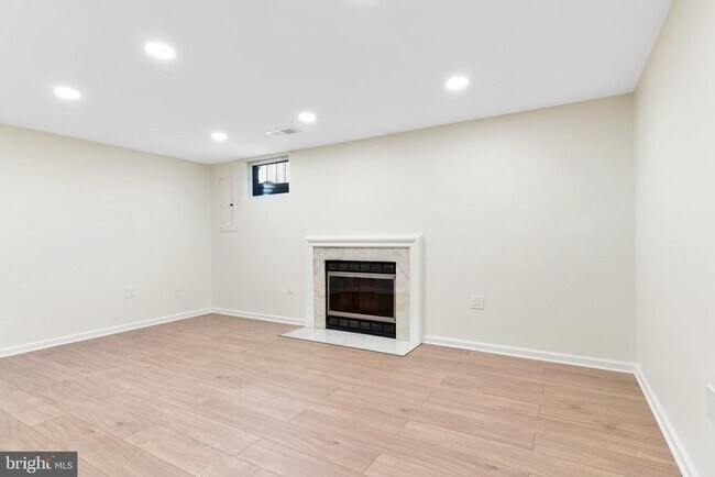 Building Photo - 6630 Medinah Ln