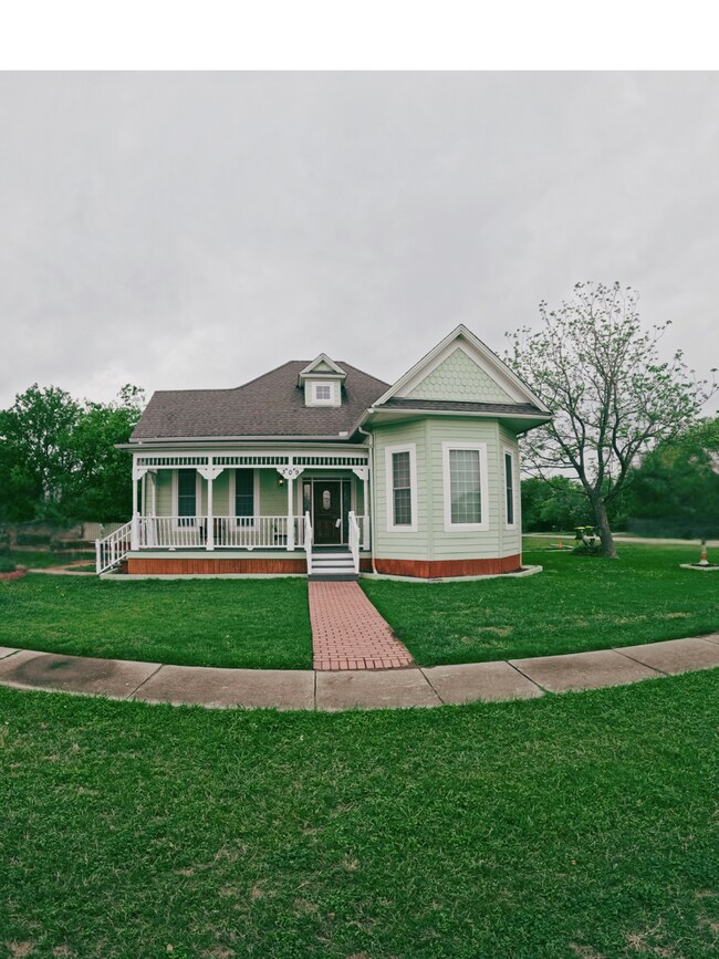 Primary Photo - 309 Lexington St