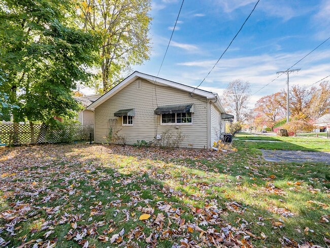 Building Photo - LOCATION, LOCATION, LOCATION!!! Royal Oak ...