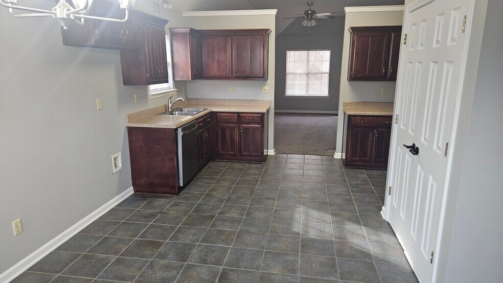 Building Photo - 8382 Regal Bend Dr