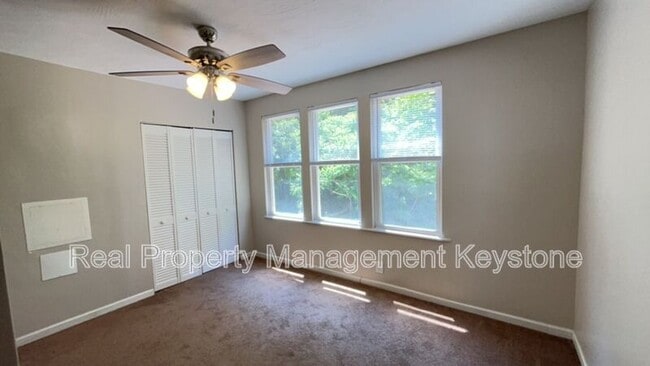 Building Photo - 303 Lexington Ct