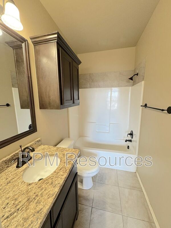 Building Photo - 167 Bison Ct Way