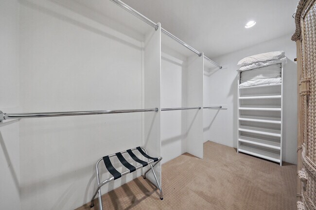 Building Photo - 77137 Iroquois Dr