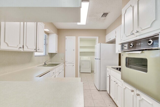 Building Photo - 7404 Bucknell Dr