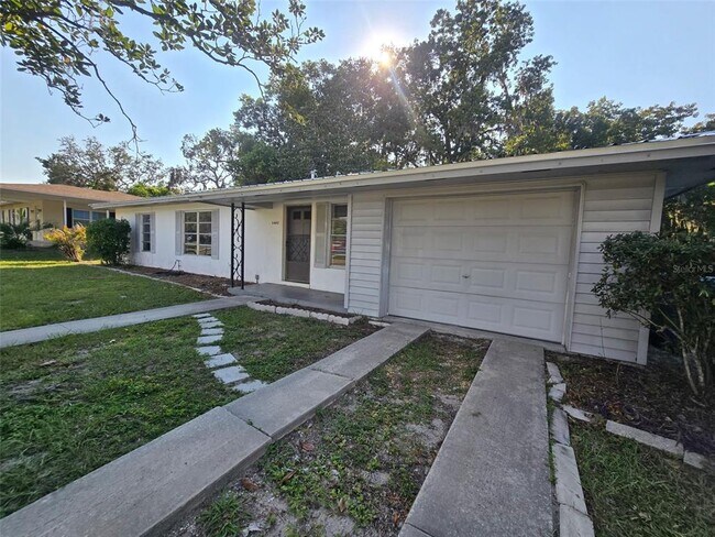 Building Photo - 6442 Treehaven Dr