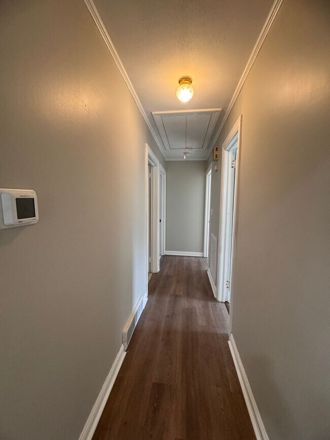 Building Photo - 3BR 1.5BA Brick Ranch in Lexington