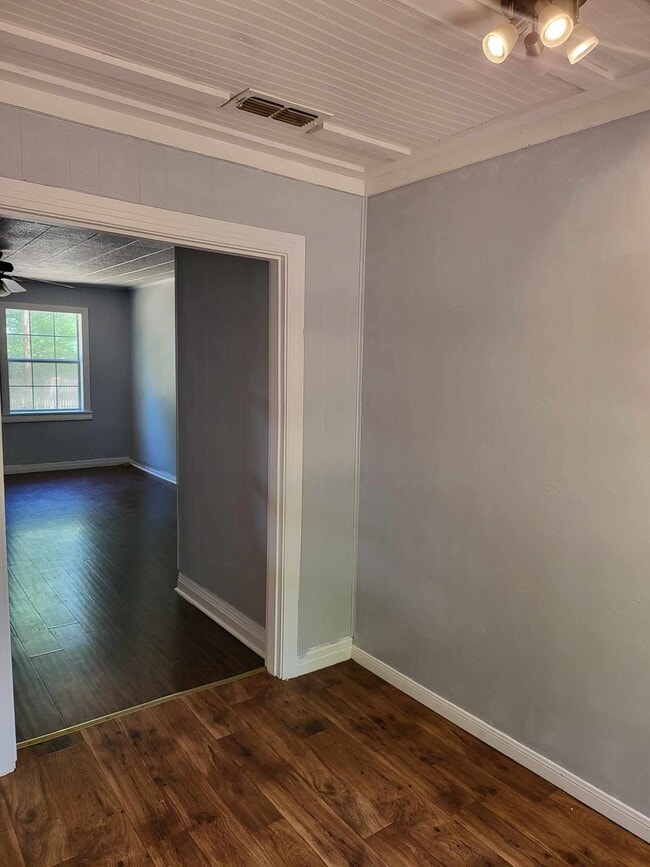 Building Photo - 943 S Micheaux St