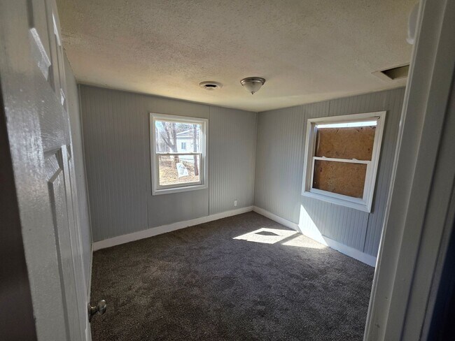 Building Photo - Nice 3 bed 1 bath