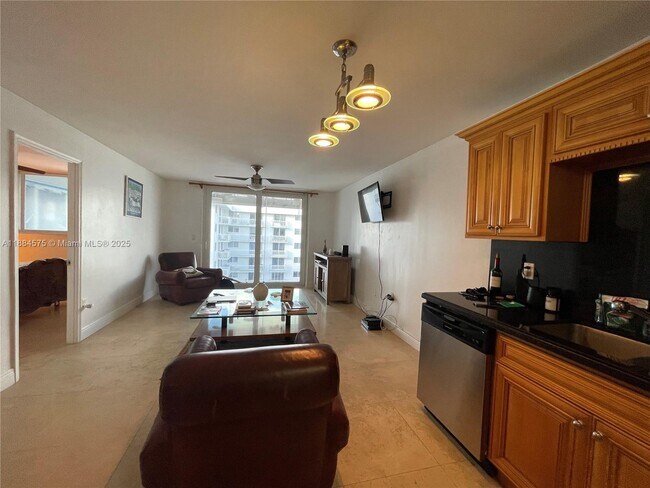 Building Photo - 345 Ocean Dr