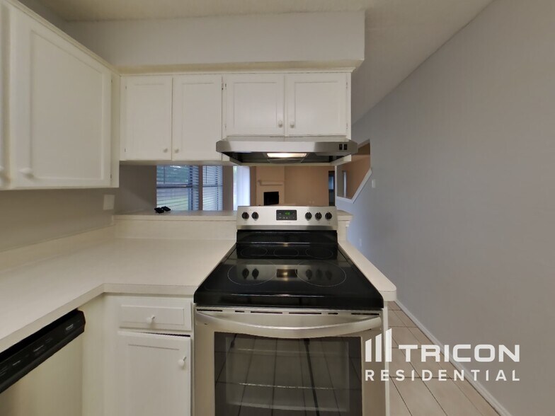 Building Photo - 6705 Lampe Ct