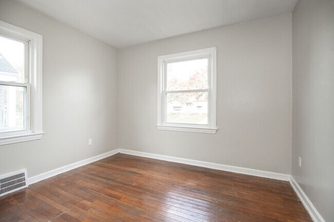 Building Photo - NEWLY RENOVATED! 3 BED, 1 BATH BEAUTIFUL  SINGLE-FAMILY HOME IN CLEVELAND!