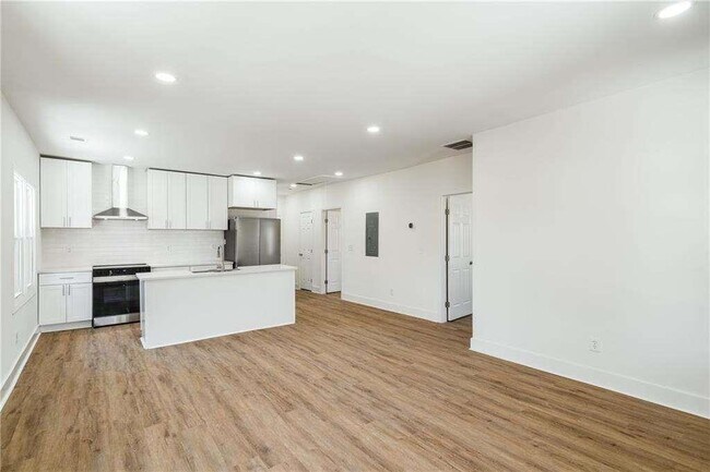 Building Photo - 936 Byron Dr SW