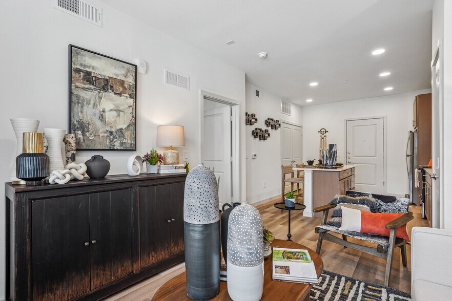 Building Photo - Fairway North Fields