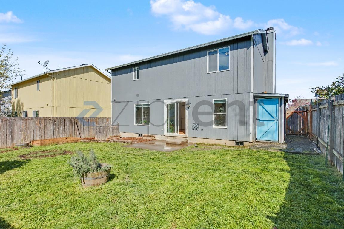 Building Photo - 19000 SW Strickland Dr