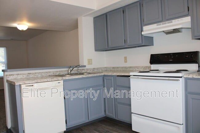 Building Photo - 1984 N Salem Ave