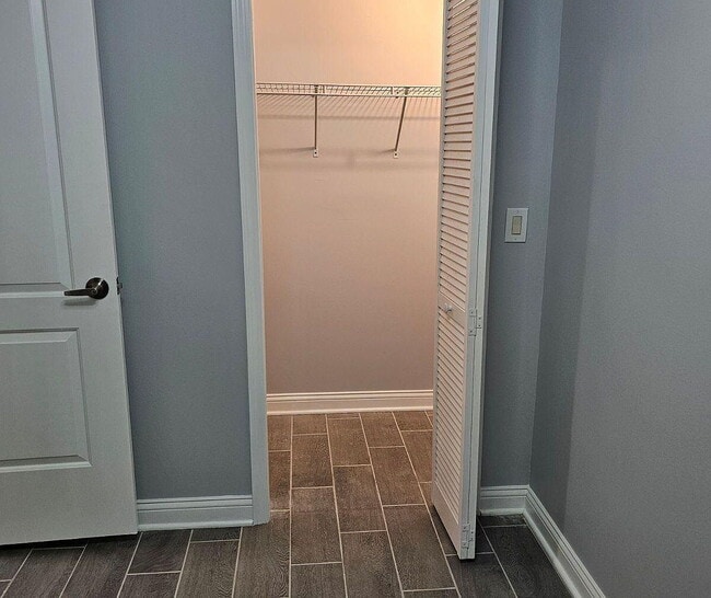 Building Photo - "Spacious 2-Bedroom Oasis on W Fillmore St – 1496 Sq Ft of Comfort in Chicago's Heart!"