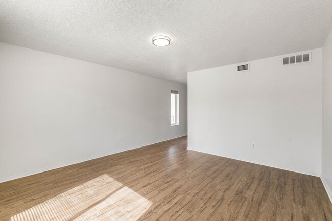 Building Photo - 11031 Deer Lodge Pl SE