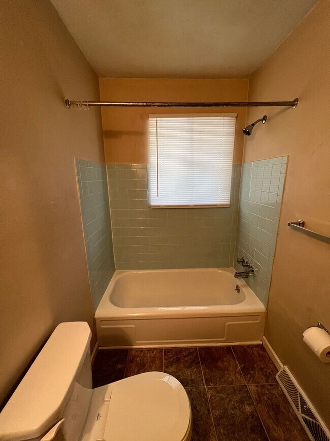 Building Photo - Nicholas538