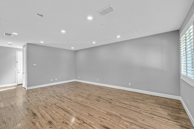 Building Photo - 210 Stratus Common