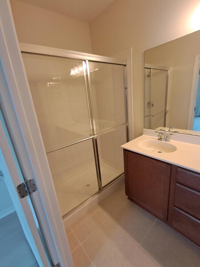 Building Photo - 3254 S Caroline Dr